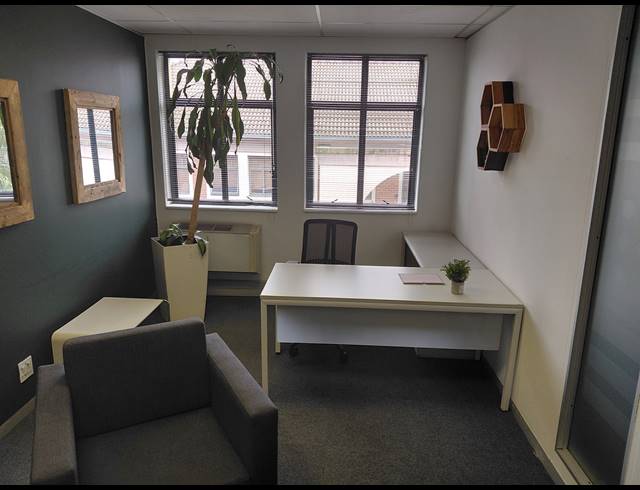 23M² OFFICE TO LET IN FOURWAYS